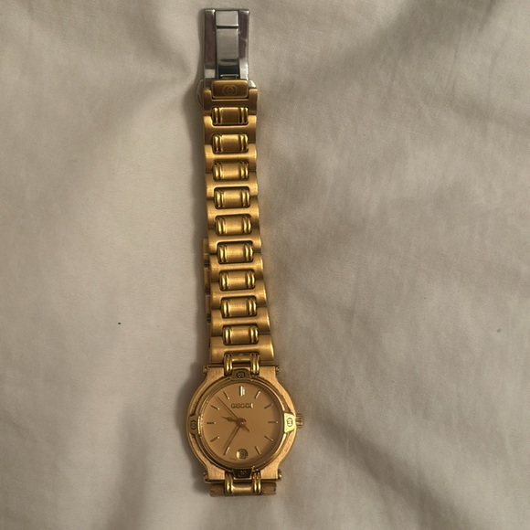 Authentic Gucci Ladies Gold Watch, date, second hand - Picture 4 of 7